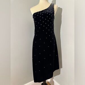 Beaded Sleeveless, one shoulder, asymmetrical hem dress. (E16)